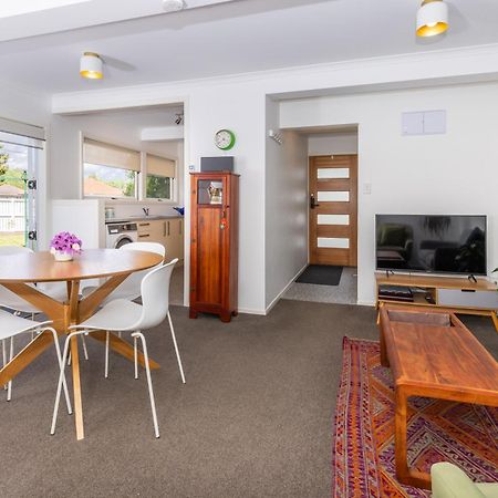 2 Bedroom Home Away From Home Near Cbd & Private Parking Hamilton Dış mekan fotoğraf