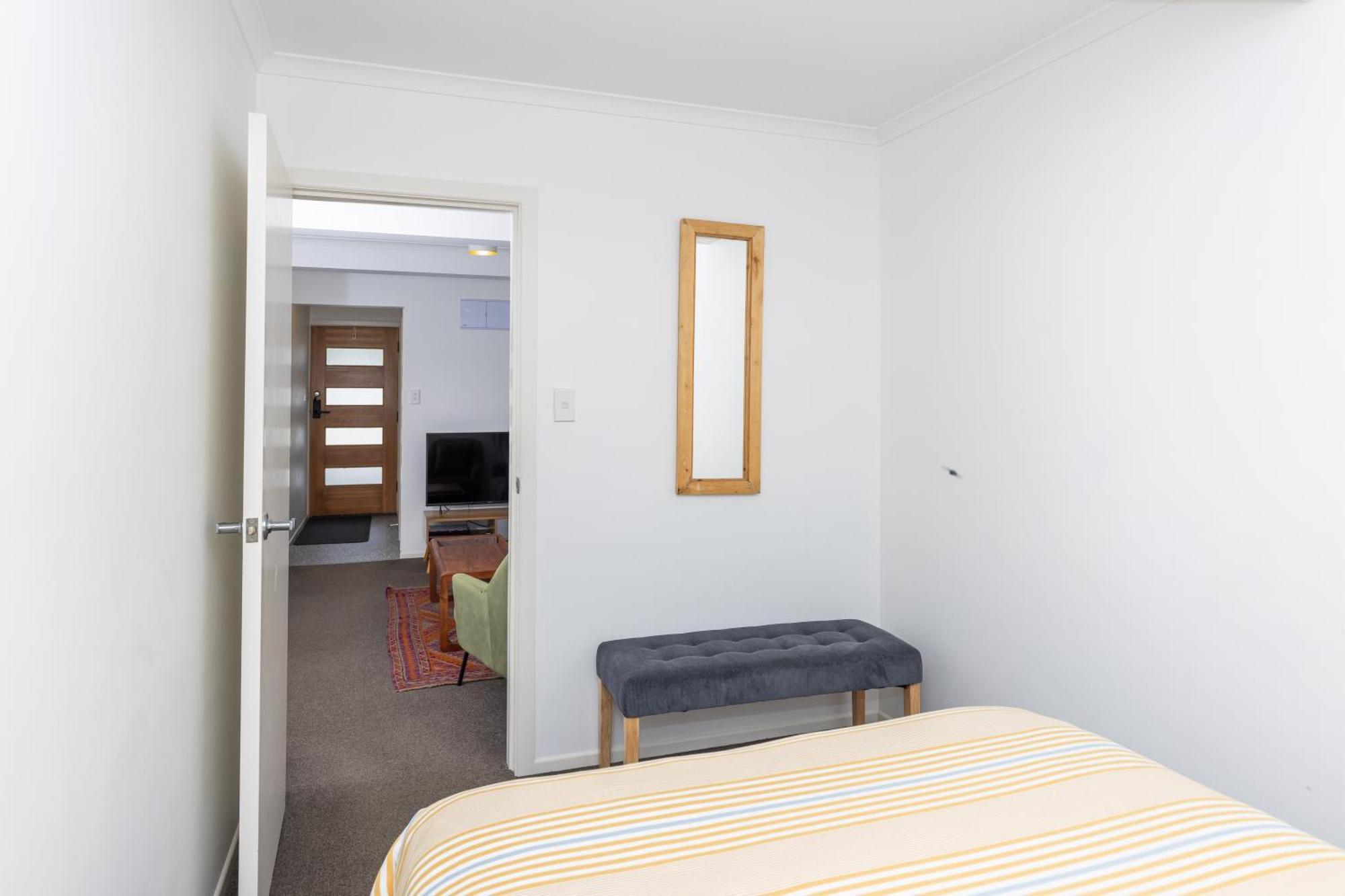2 Bedroom Home Away From Home Near Cbd & Private Parking Hamilton Dış mekan fotoğraf