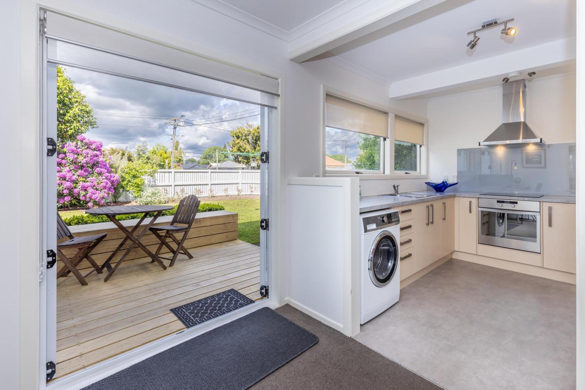 2 Bedroom Home Away From Home Near Cbd & Private Parking Hamilton Dış mekan fotoğraf