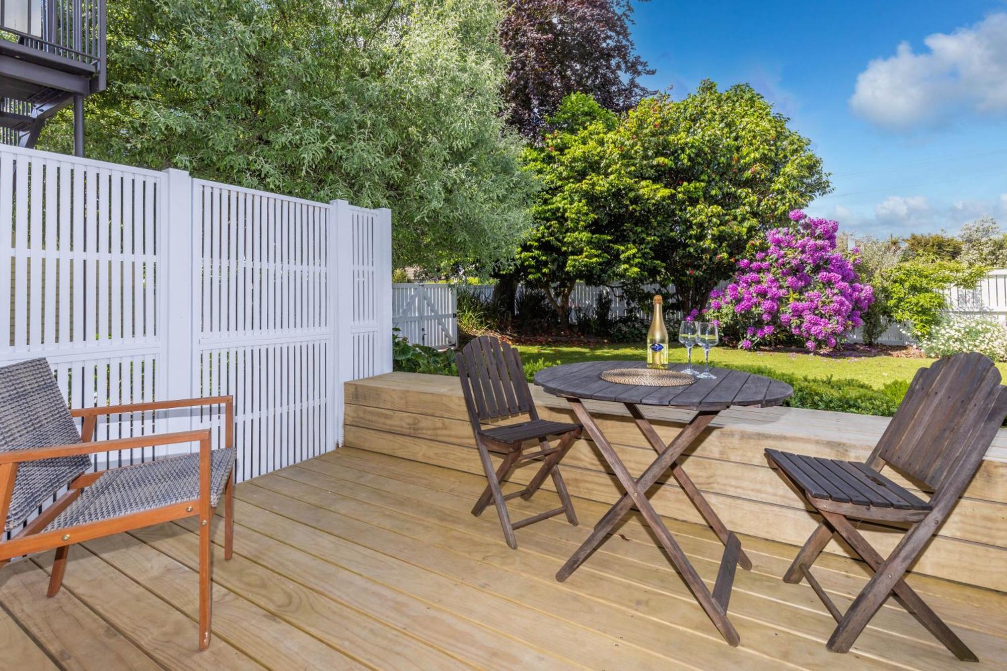 2 Bedroom Home Away From Home Near Cbd & Private Parking Hamilton Dış mekan fotoğraf