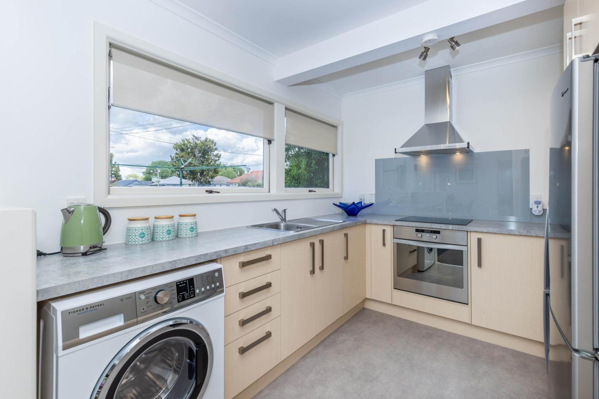2 Bedroom Home Away From Home Near Cbd & Private Parking Hamilton Dış mekan fotoğraf